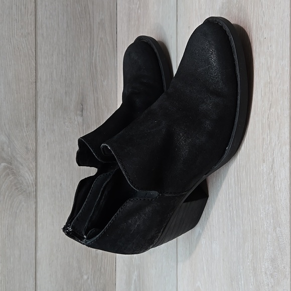 Born Women Cut Out Side Heels Boots Leather Shoes Sz 8.5M - Picture 1 of 14